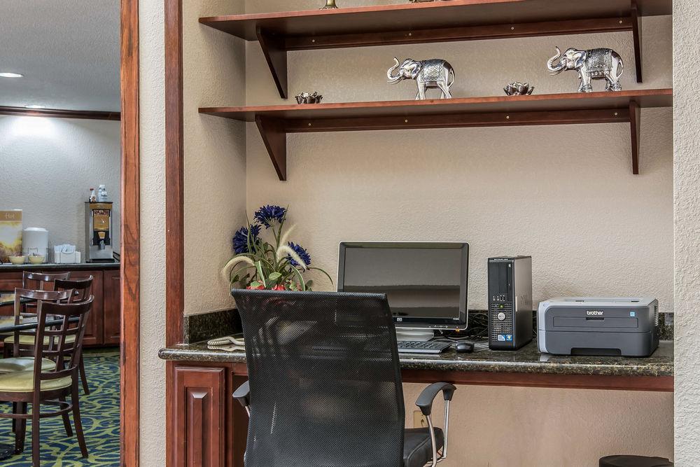 Quality Suites Kansas City International Airport Экстерьер фото
