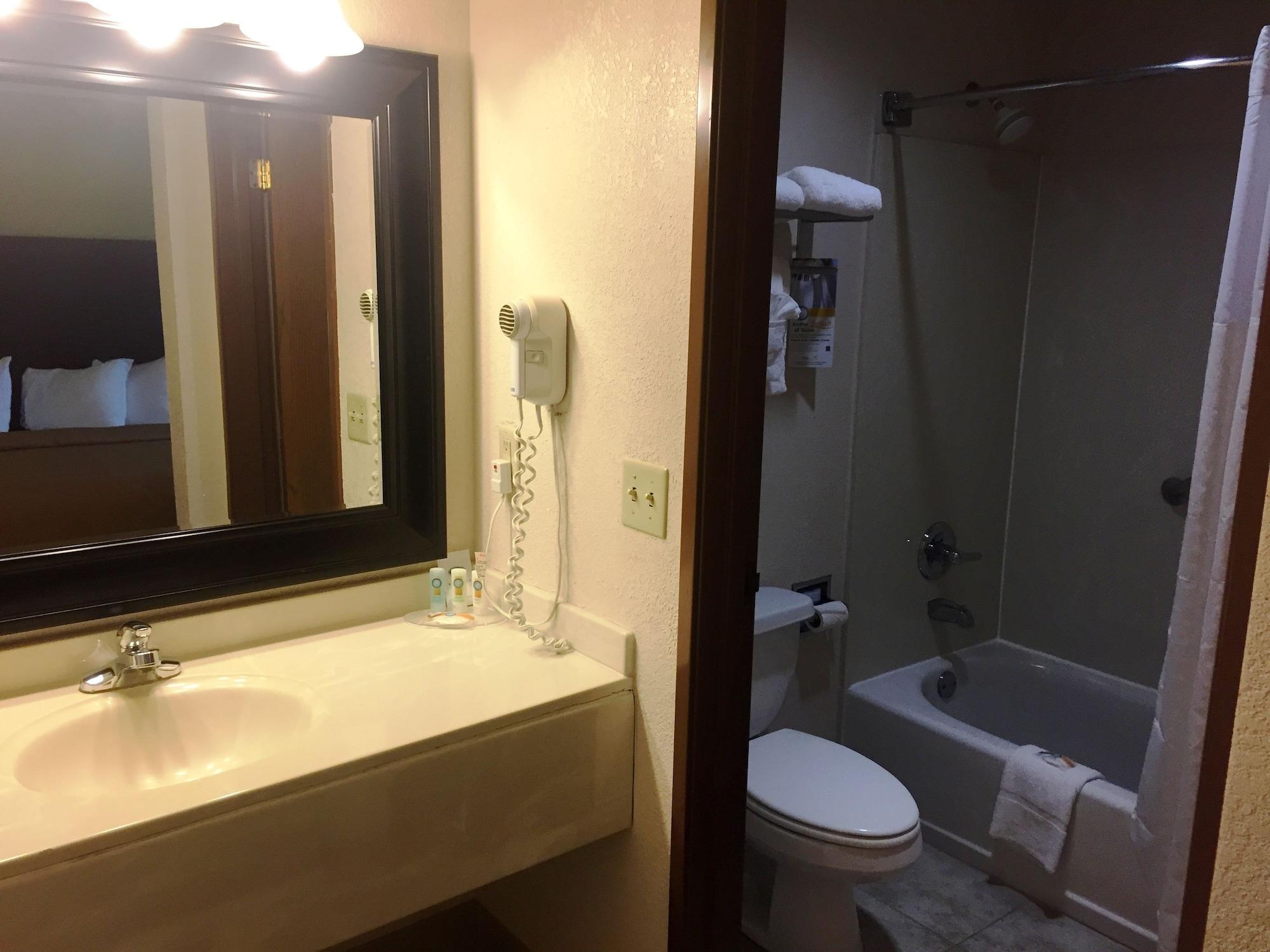 Quality Suites Kansas City International Airport Экстерьер фото