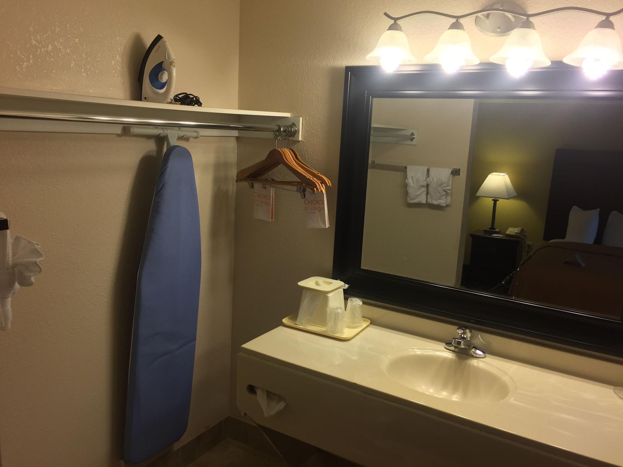 Quality Suites Kansas City International Airport Экстерьер фото