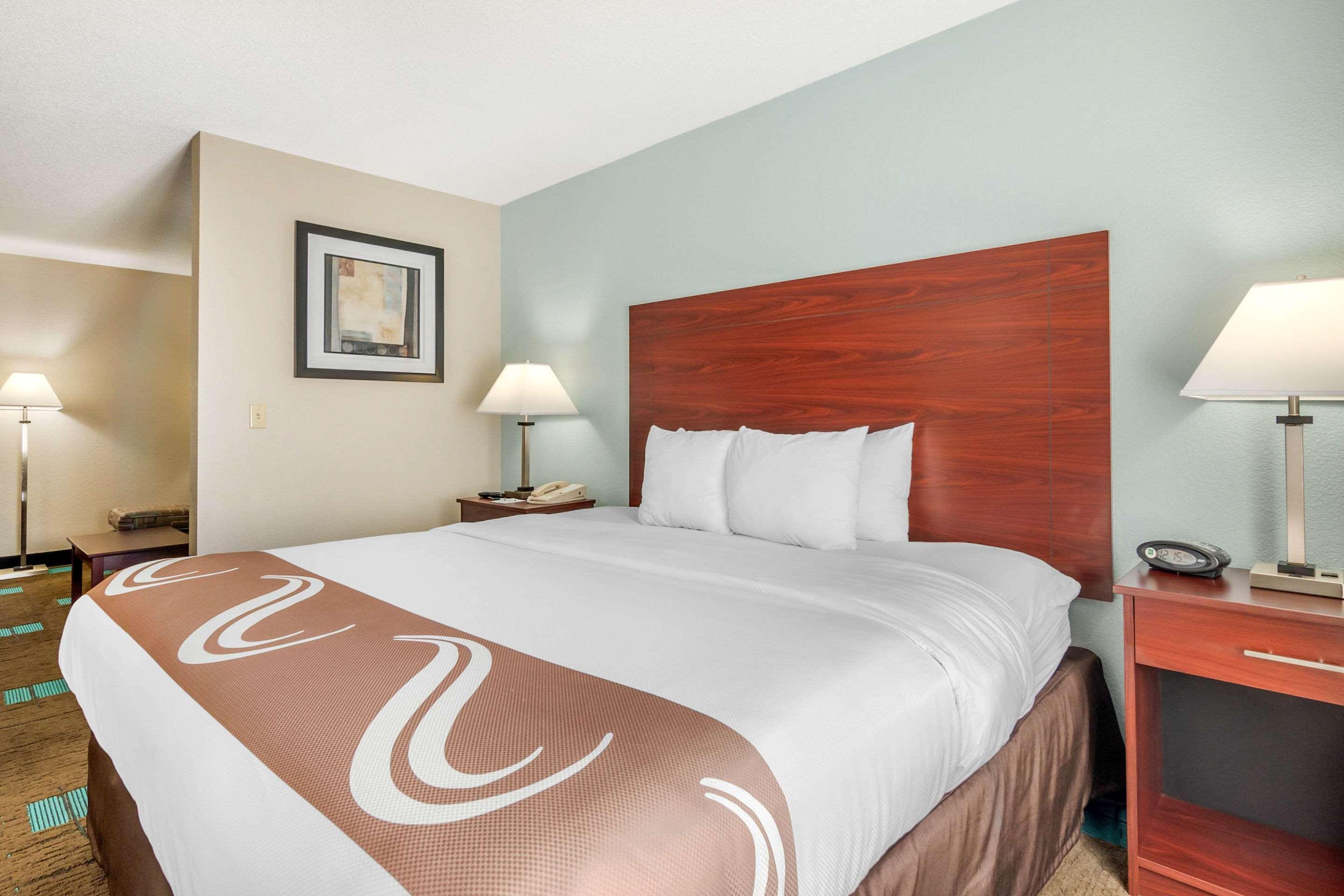 Quality Suites Kansas City International Airport Экстерьер фото