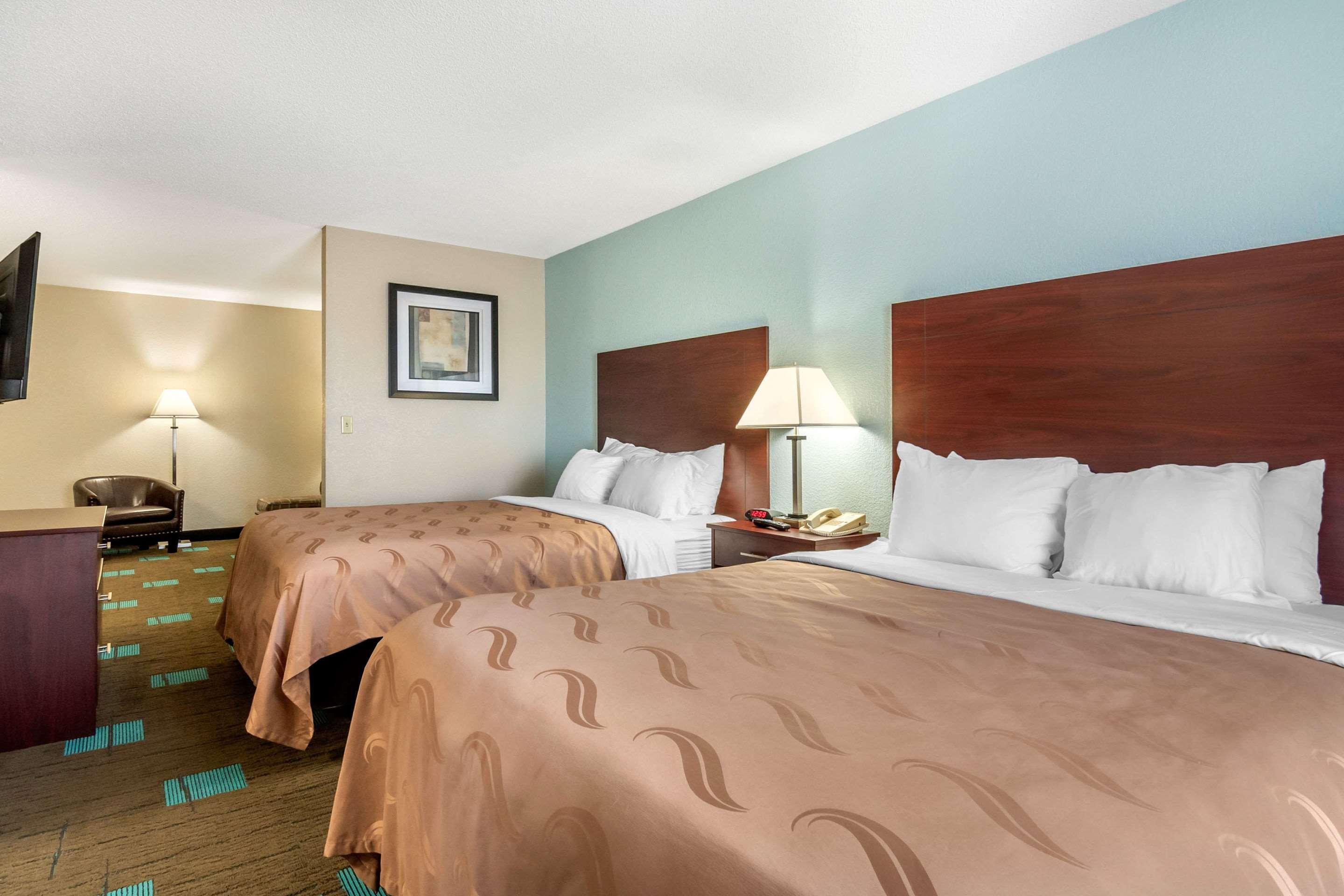 Quality Suites Kansas City International Airport Экстерьер фото