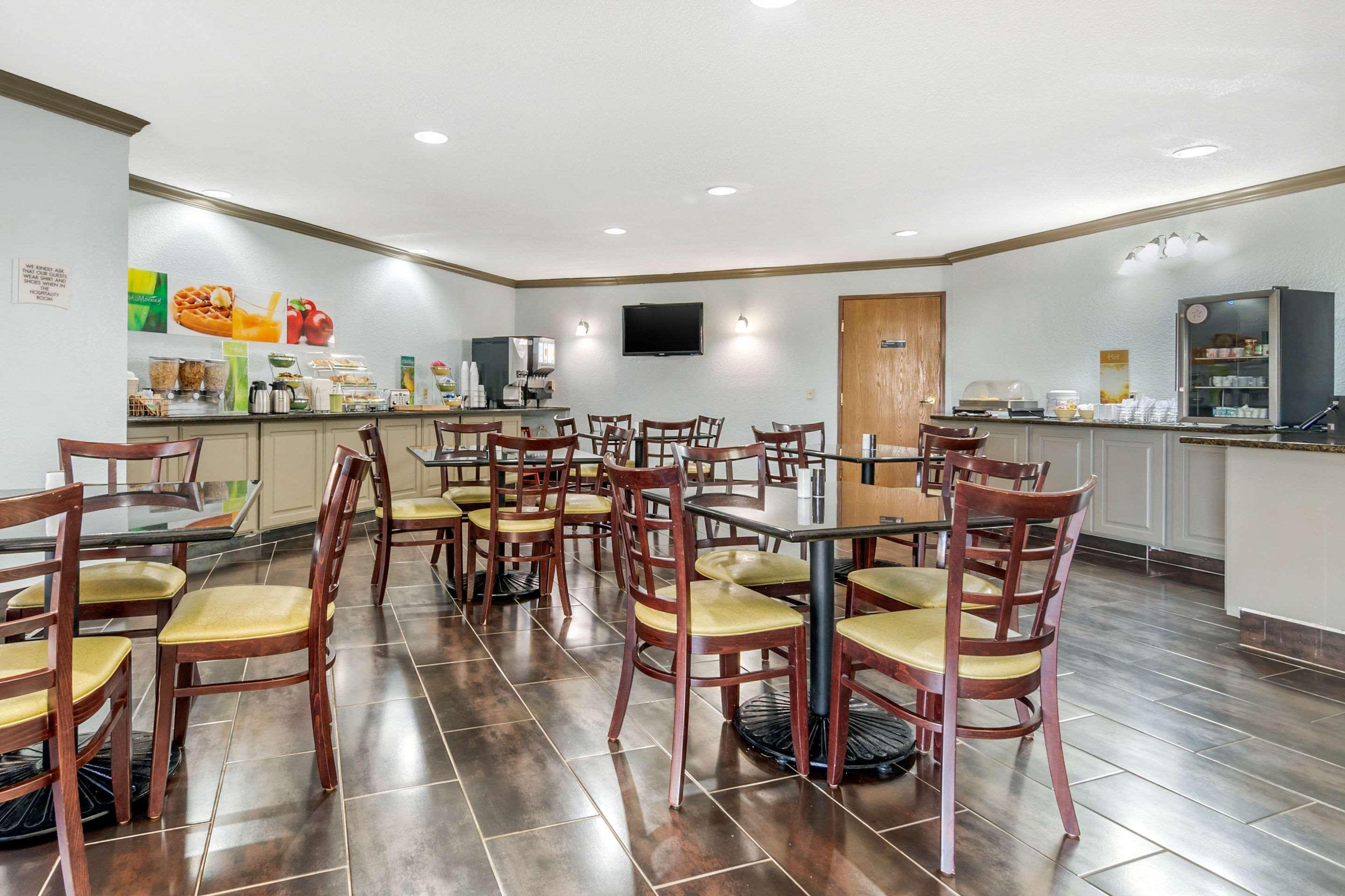 Quality Suites Kansas City International Airport Экстерьер фото