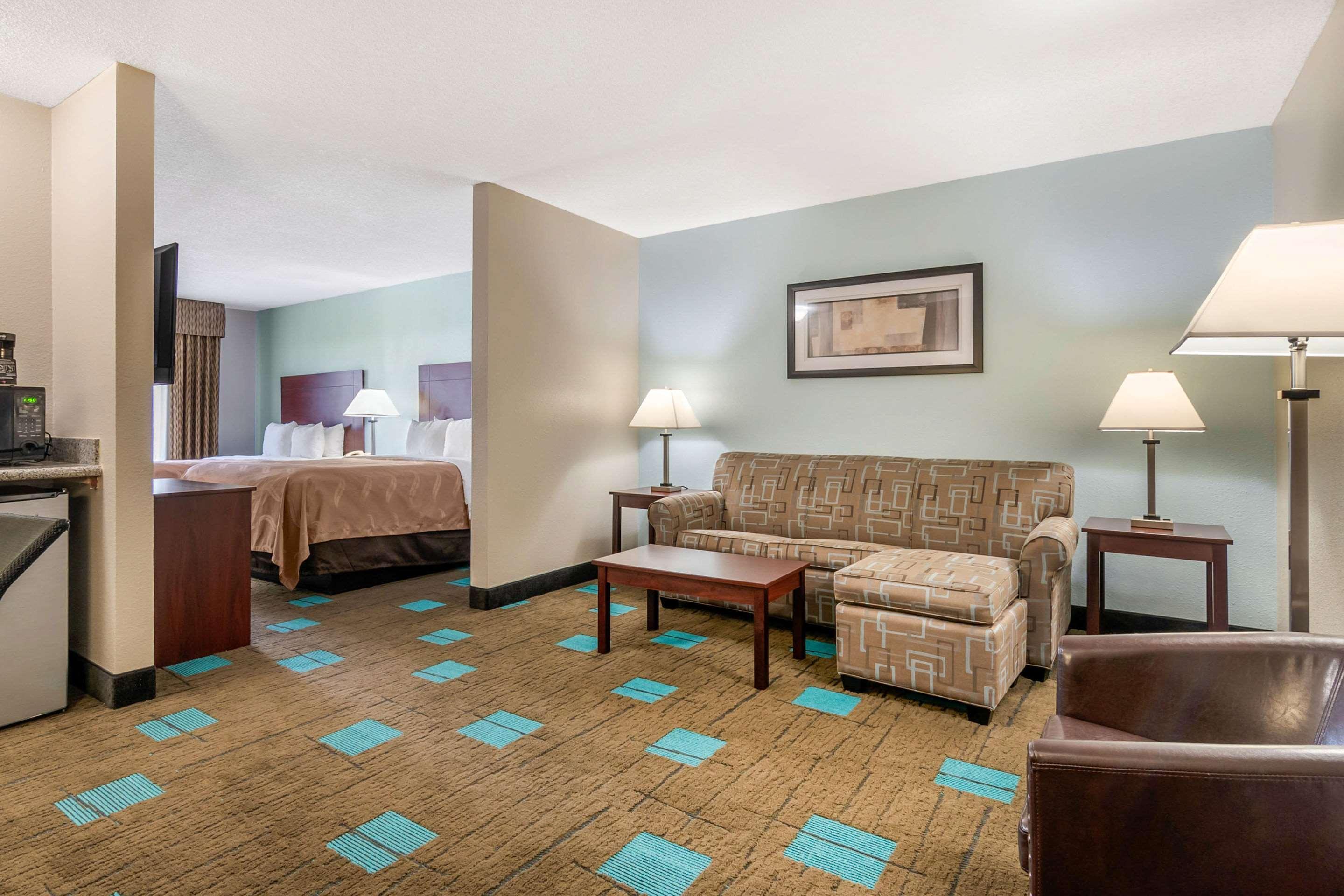 Quality Suites Kansas City International Airport Экстерьер фото