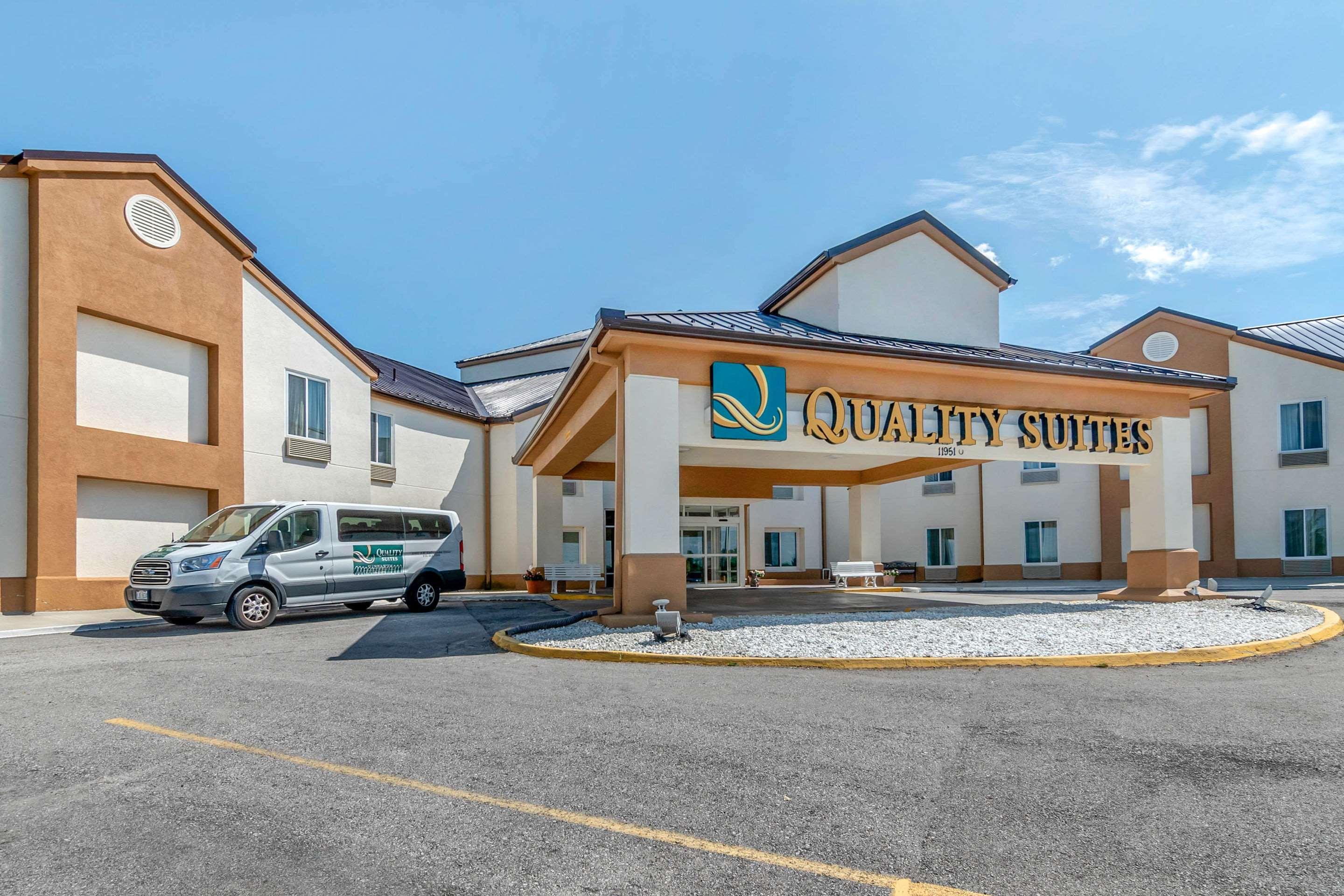 Quality Suites Kansas City International Airport Экстерьер фото