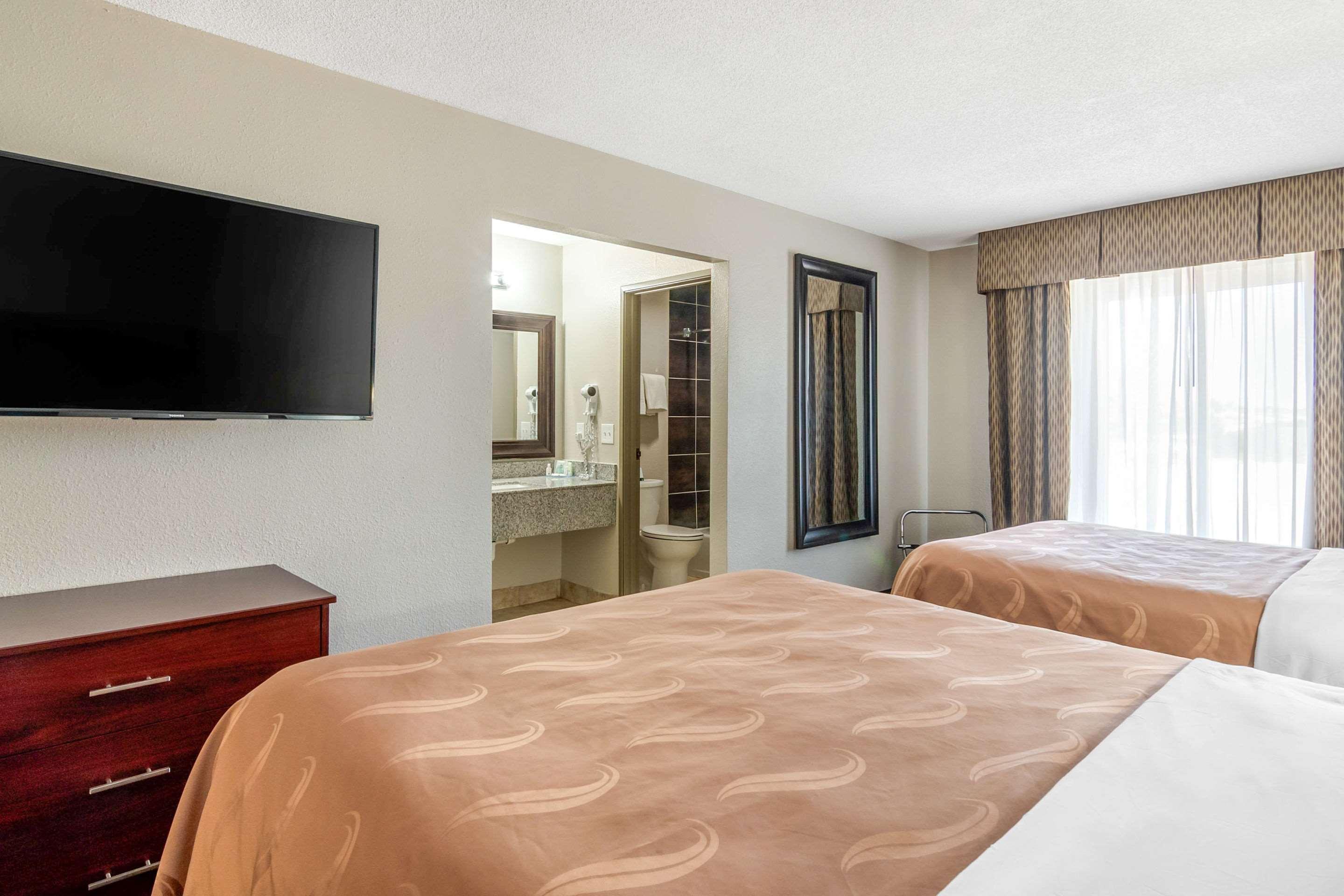 Quality Suites Kansas City International Airport Экстерьер фото