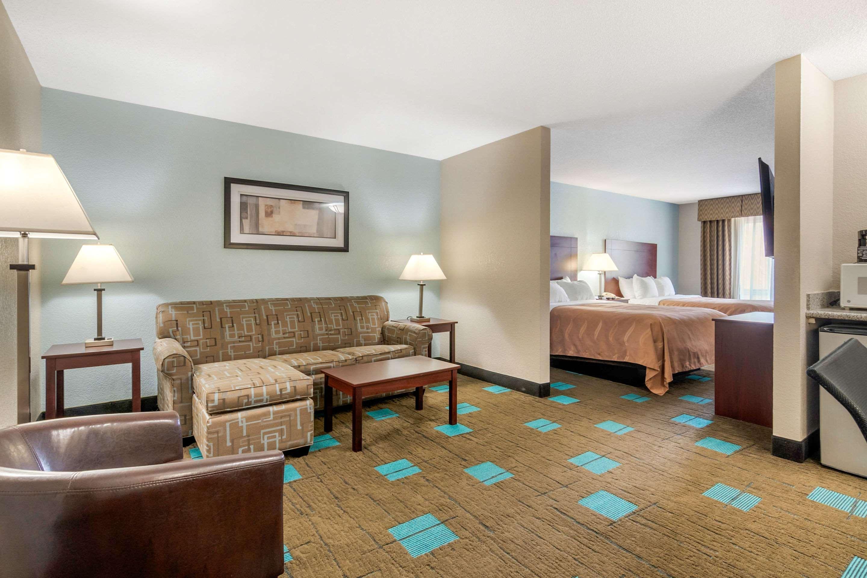 Quality Suites Kansas City International Airport Экстерьер фото