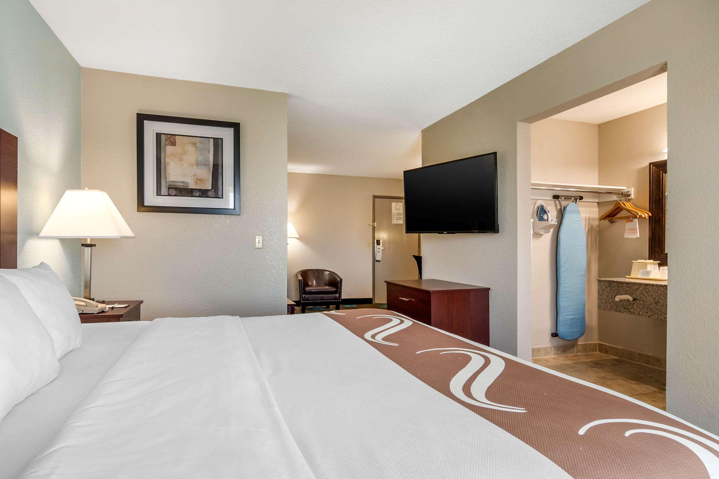 Quality Suites Kansas City International Airport Экстерьер фото