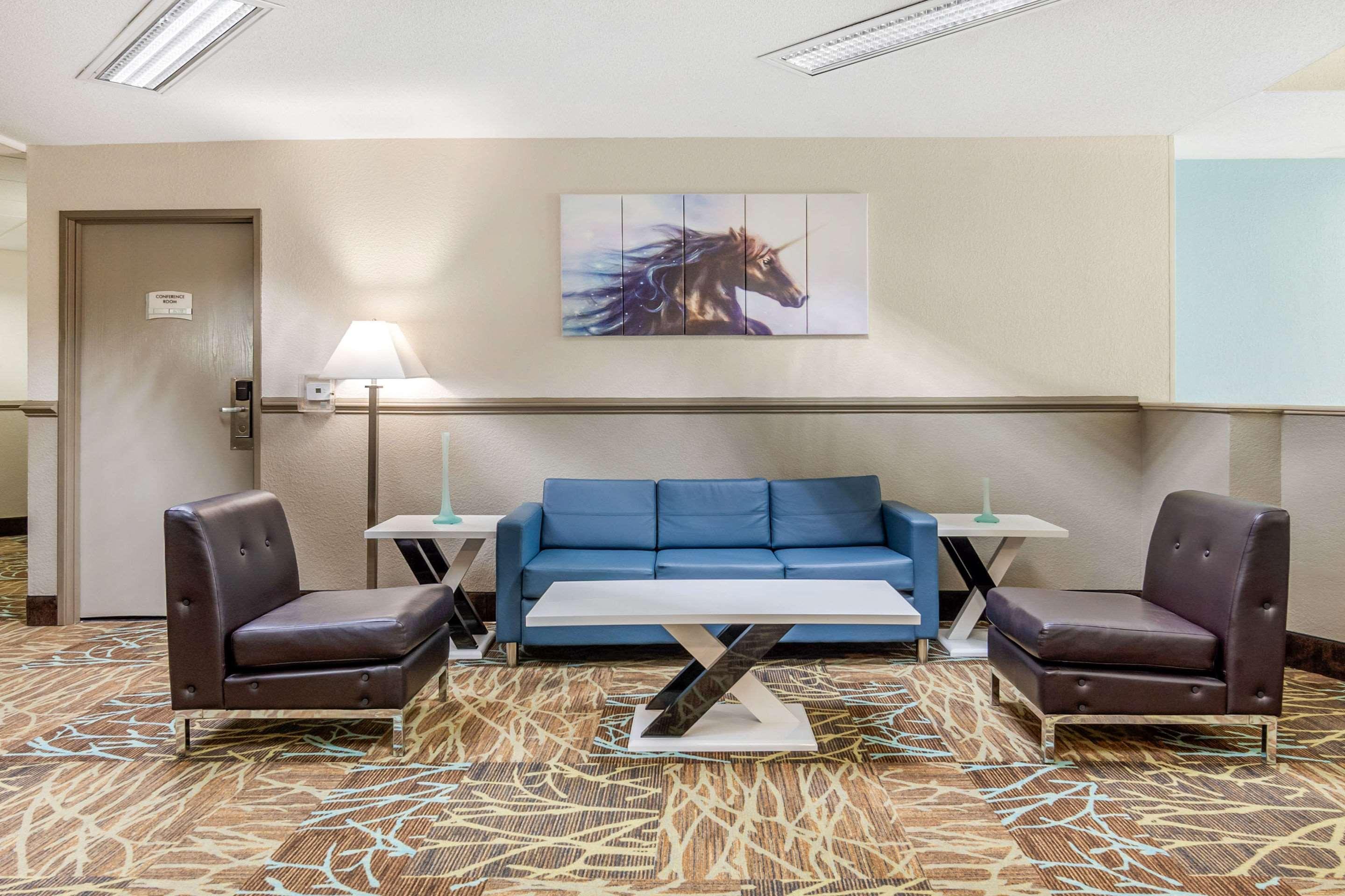 Quality Suites Kansas City International Airport Экстерьер фото