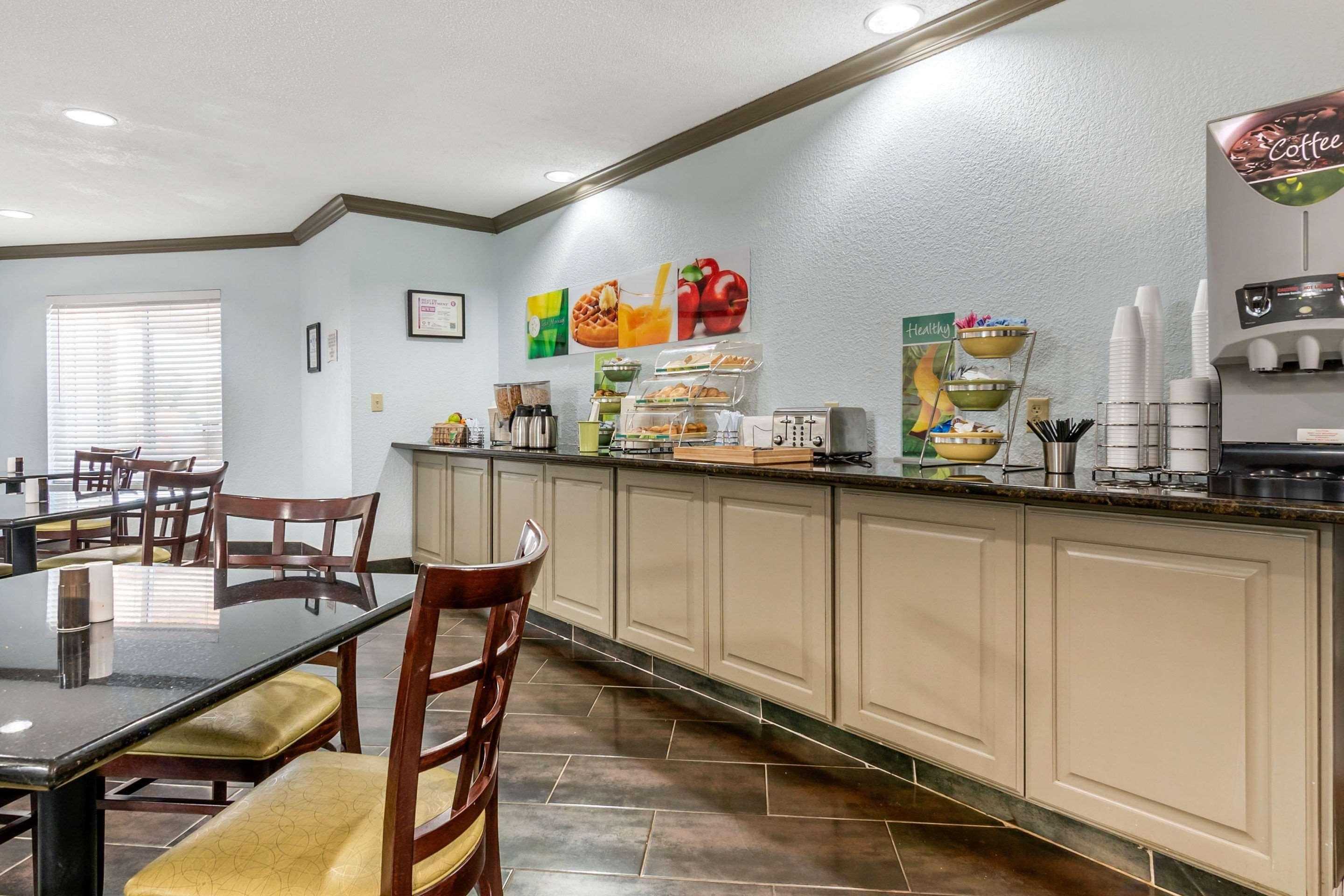 Quality Suites Kansas City International Airport Экстерьер фото