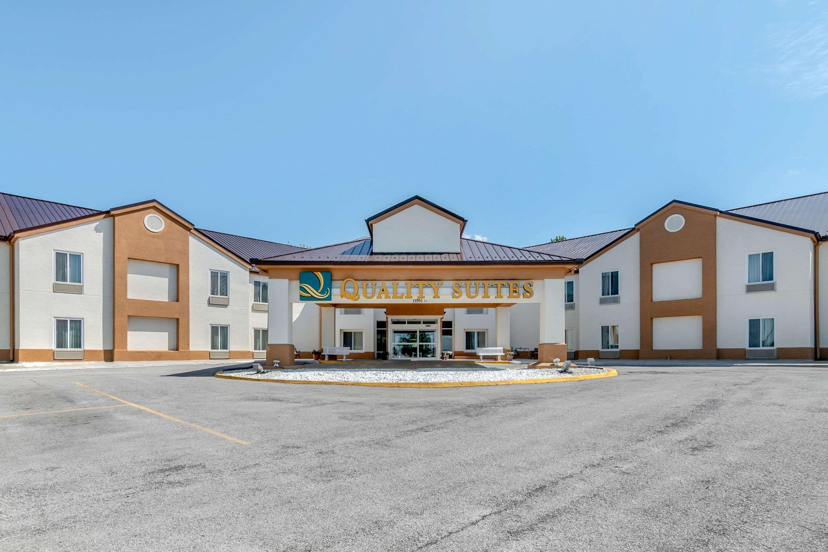 Quality Suites Kansas City International Airport Экстерьер фото