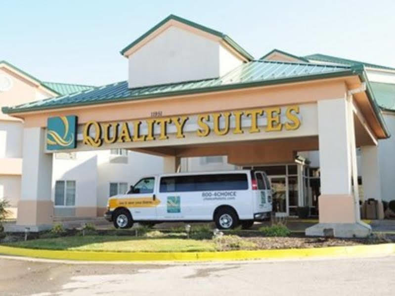 Quality Suites Kansas City International Airport Экстерьер фото