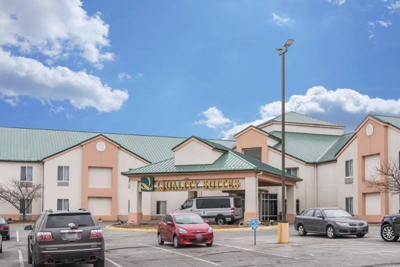 Quality Suites Kansas City International Airport Экстерьер фото